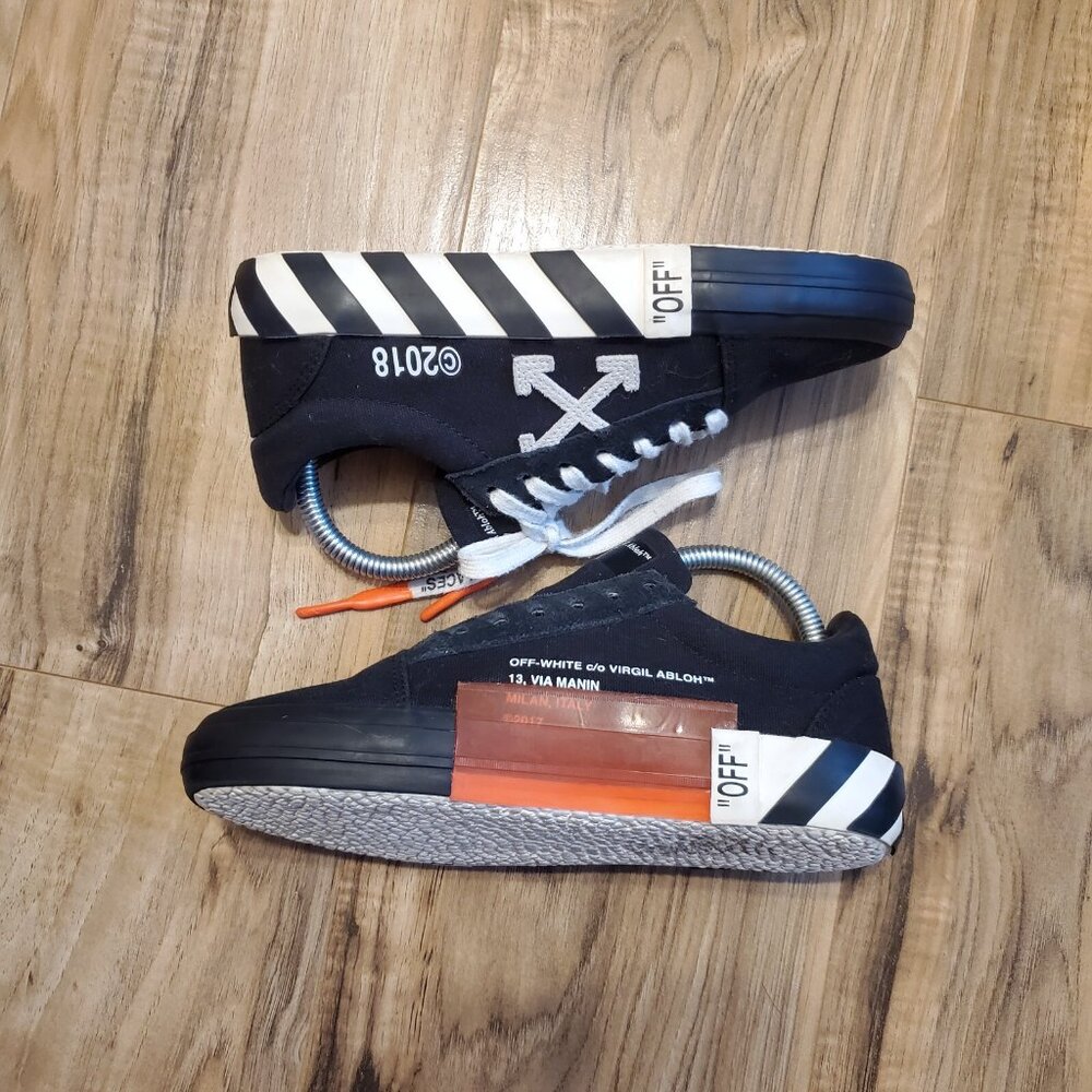 Off-White Black and White Sneakers - Picture 2 of 8